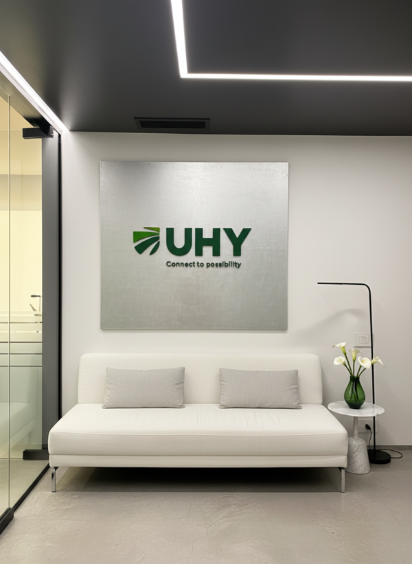 UHY Logo